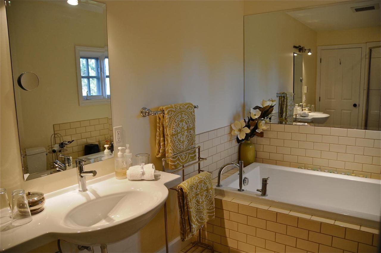 Wetherly Inn & Spa Ganges Esterno foto